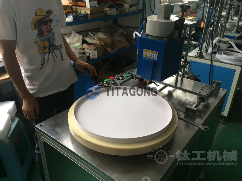 热熔蛋糕盒粘盖机|圆形蛋糕盒盖子粘胶机